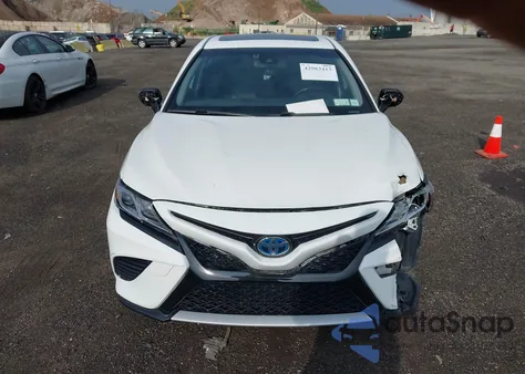 2020 Toyota Camry Le Hybrid z USA, uszkodzony, nr VIN 4T1E31AK6LU009314
